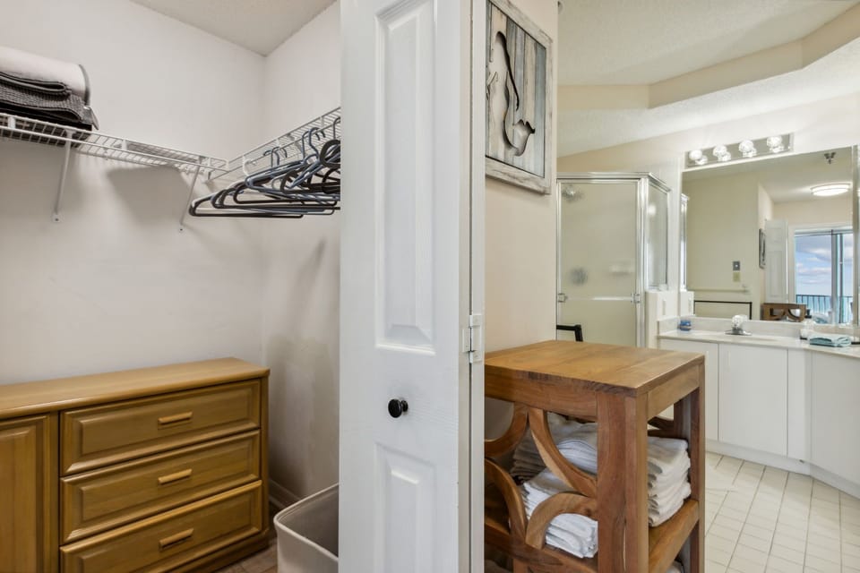 Spacious master walk-in close.