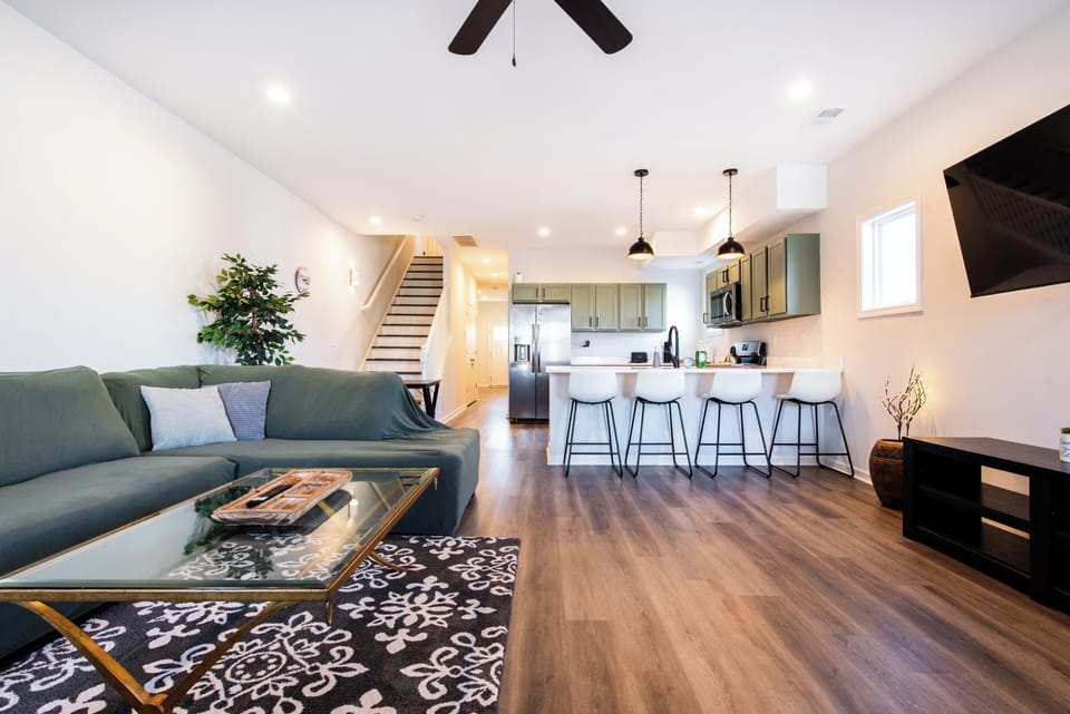 Open Kitchen / Living Room / Dining Area - Smart TV and WiFi