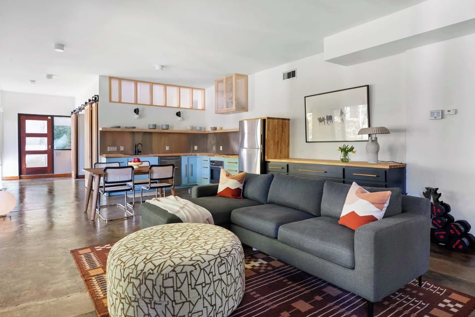 Entry & Living Area_06