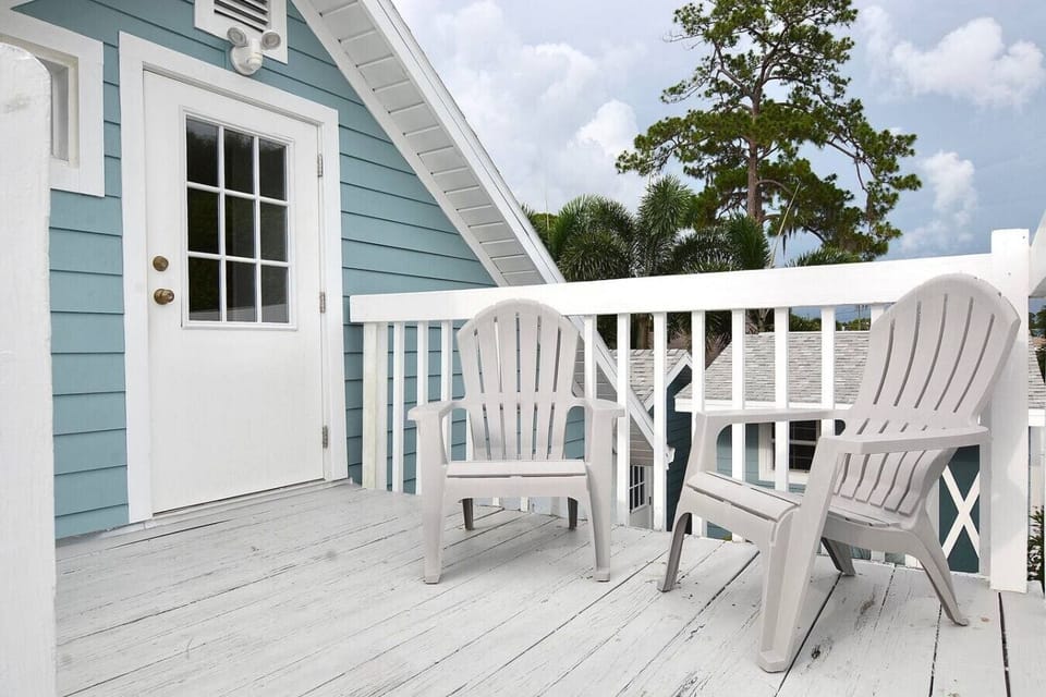 Casa Lemon is 1 of 4 units at The Citrus Cottages and is located upstairs.