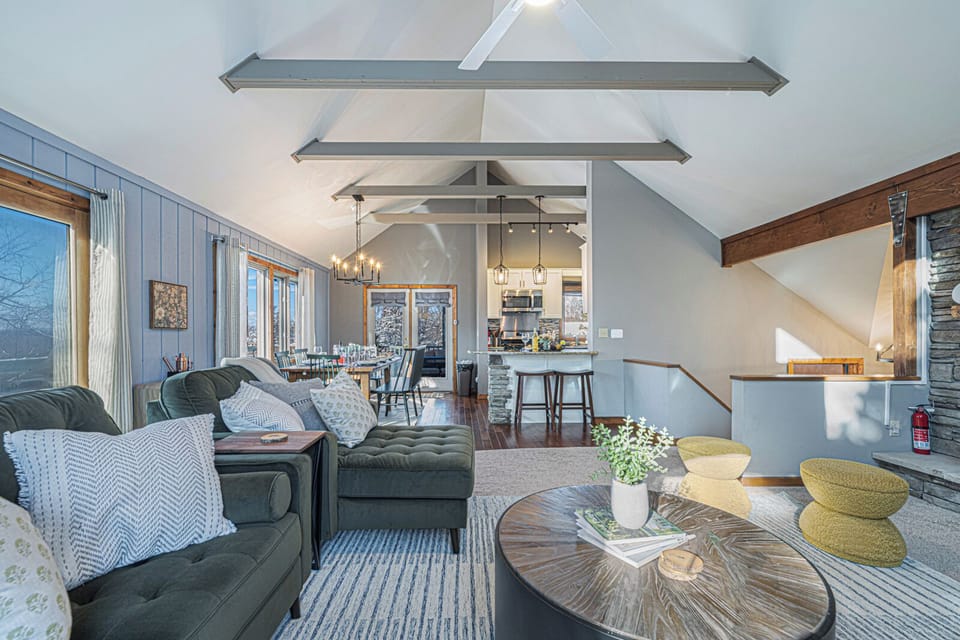 Color and light shifts with every angle; the home unfolds, seamlessly, in layers