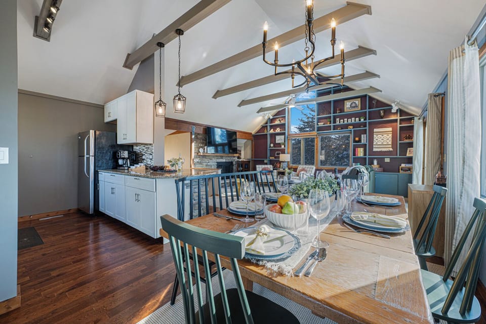 A welcoming space for shared meals, laughter, & long conversations.