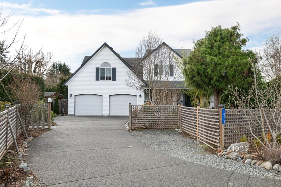 Attractive exterior in a peaceful neighbourhood setting. Free parking on the street is available.