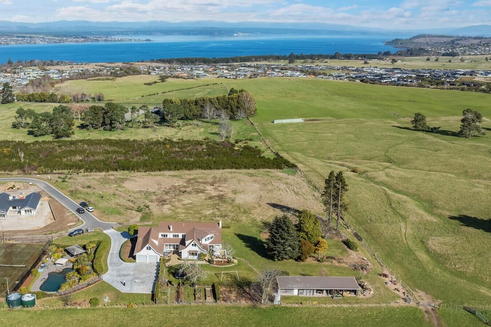 Rural outlook but near the lake and CBD
