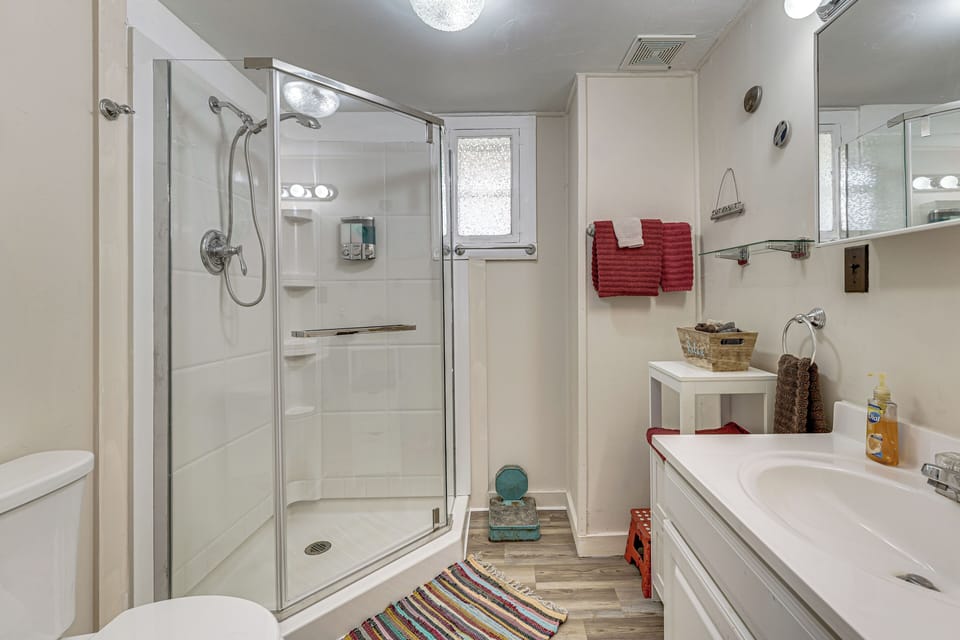 Full Bath | Towels | Hair Dryer