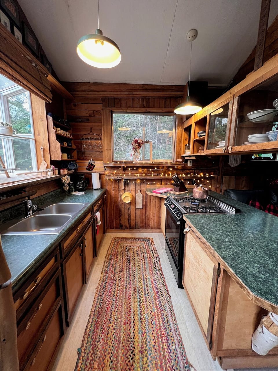 Fully equipped kitchen.