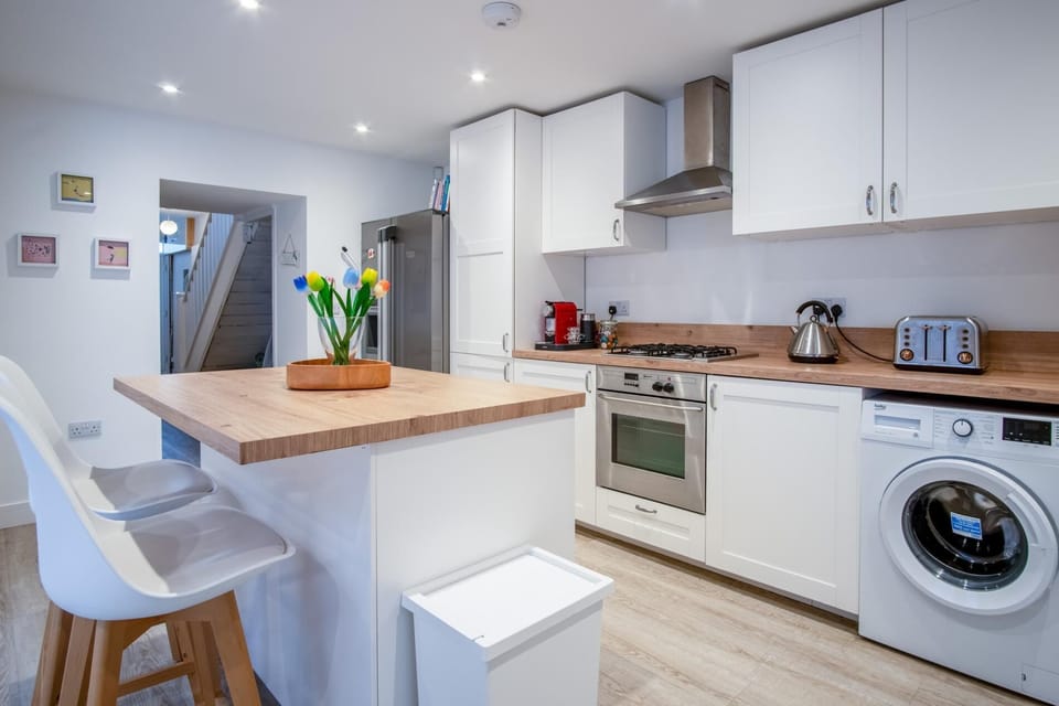 Taliesin - 5 Bedroom Holiday Home - Tenby (27063)