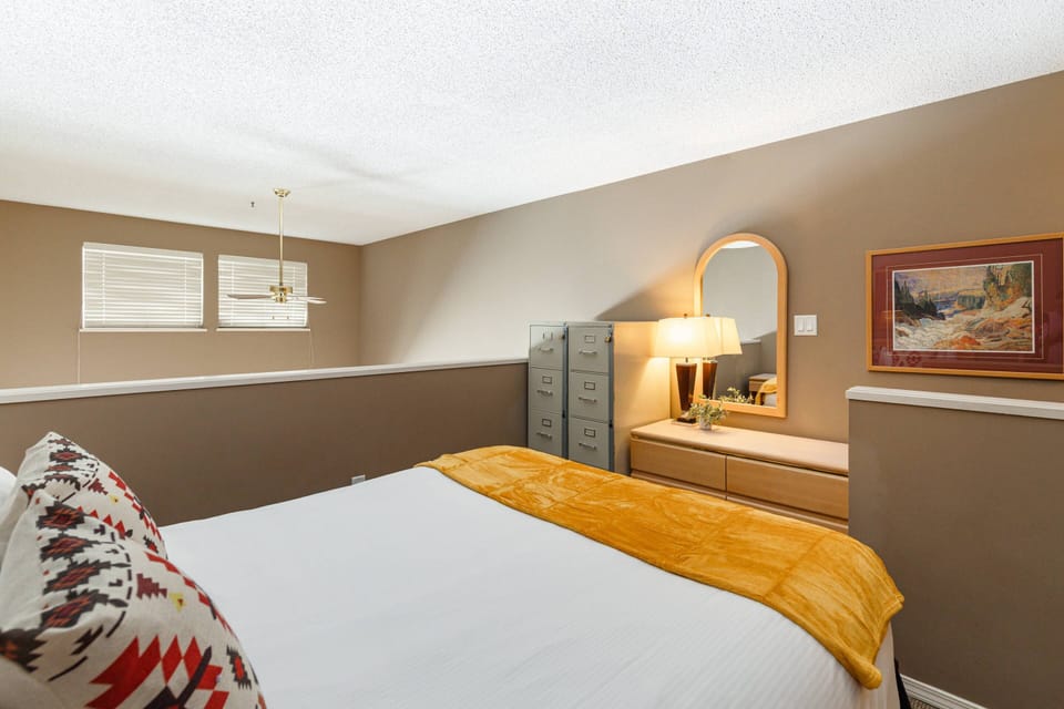 Another shot of the LOFT sleeping area. Note- half wall not fully enclosed room