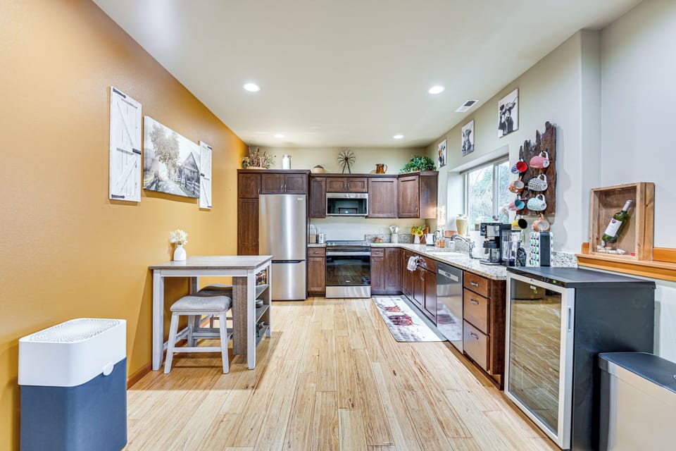 Kitchen | Dishwasher | Dishware & Flatware | Wine Fridge