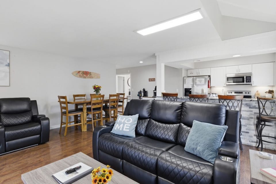 Living Room | Open Concept | Comfortable Seating