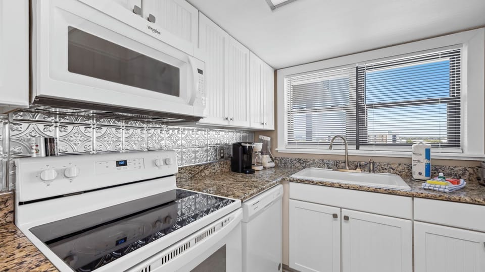 Lei Lani 505T - Kitchen area