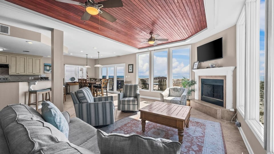 Miami Vice - - Spacious open-living design with stunning Gulf views.