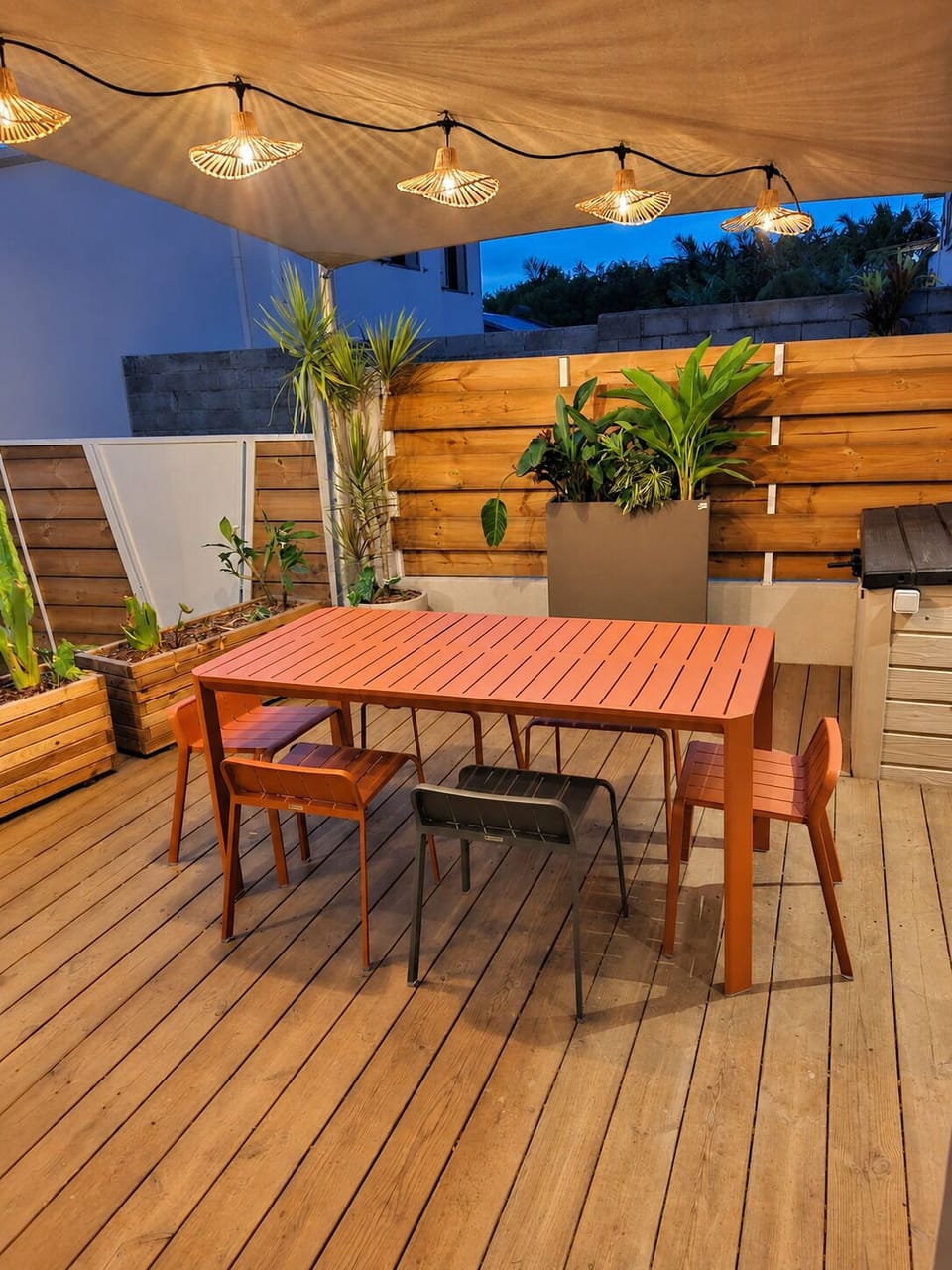 Outdoor dining