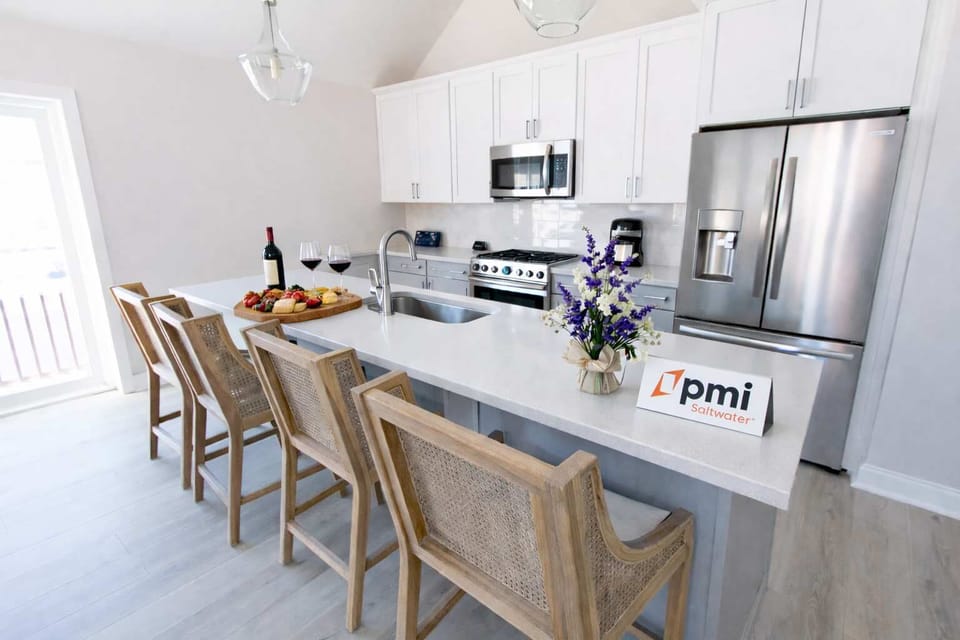 Stylish kitchen island with additional seating, perfect for casual breakfasts before heading to the beach or enjoying evening snacks.