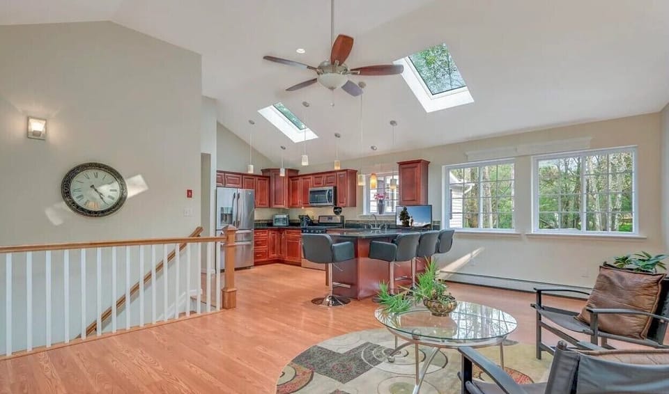 Kitchen and Peninsula