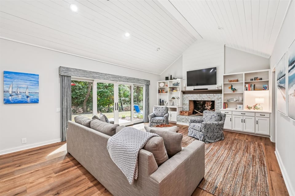 Welcome to 36 Wisteria Lane!