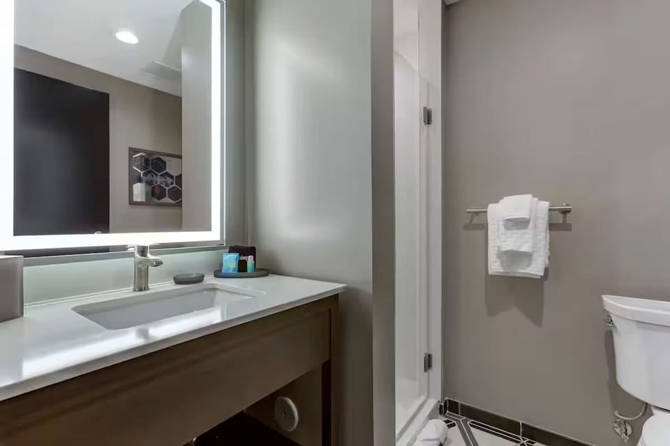 Refresh easily in a spotless bath with bright vanity lighting.
