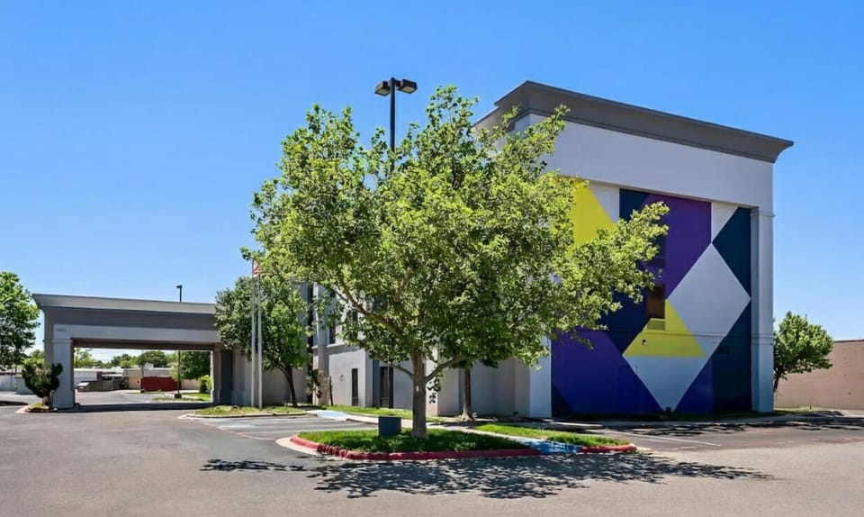 Pull in easily and enjoy a bright, modern exterior approach.