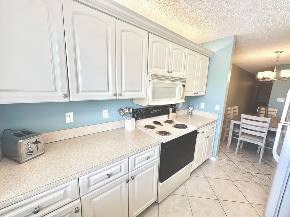 FULLY EQUIPPED KITCHEN STOCKED WITH COOKWARE AND SUPPLIES