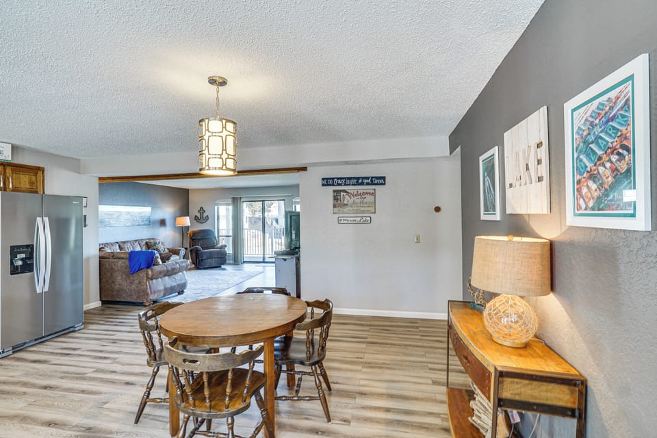 Dining Area | Dishes & Flatware Provided