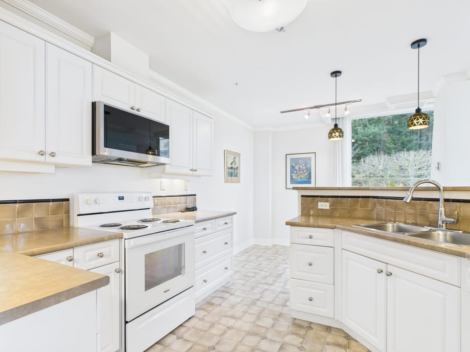 Sophisticated kitchen design in the heart of Haro View.