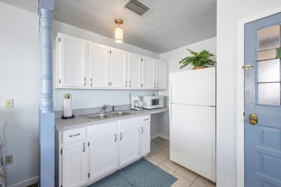 Full fridge with kitchenette!