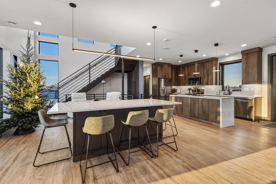 Kitchen Sitting Island
