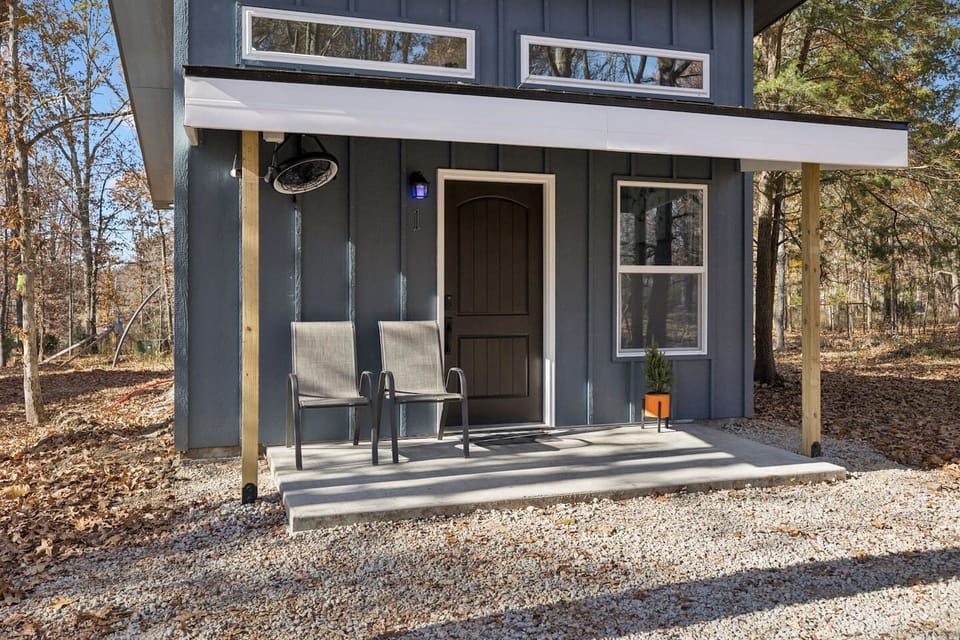 Front entrance - Porch chairs and fan