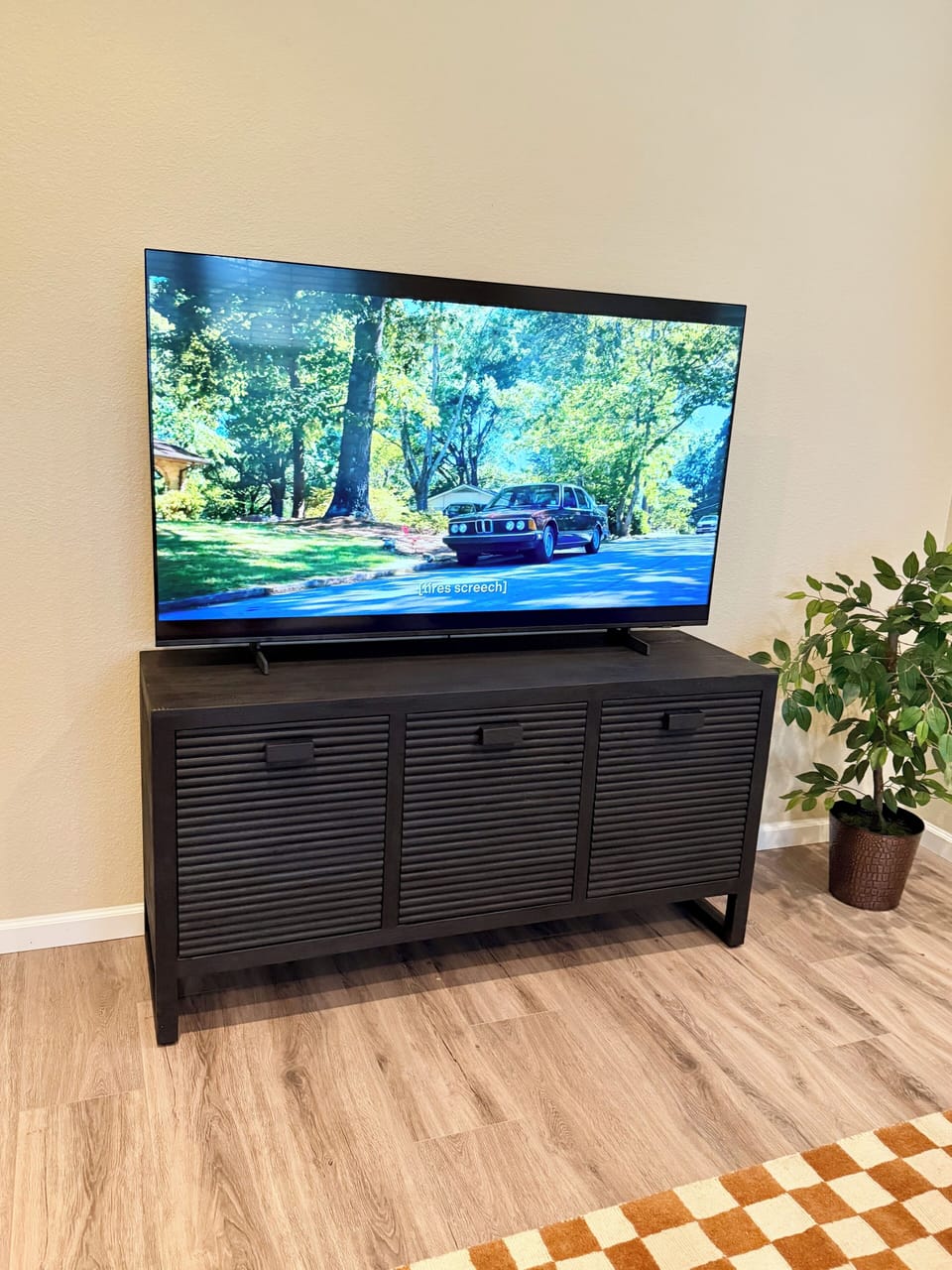 Smart TV - Prime, Netflix, Hulu, disney +, and HBO Max