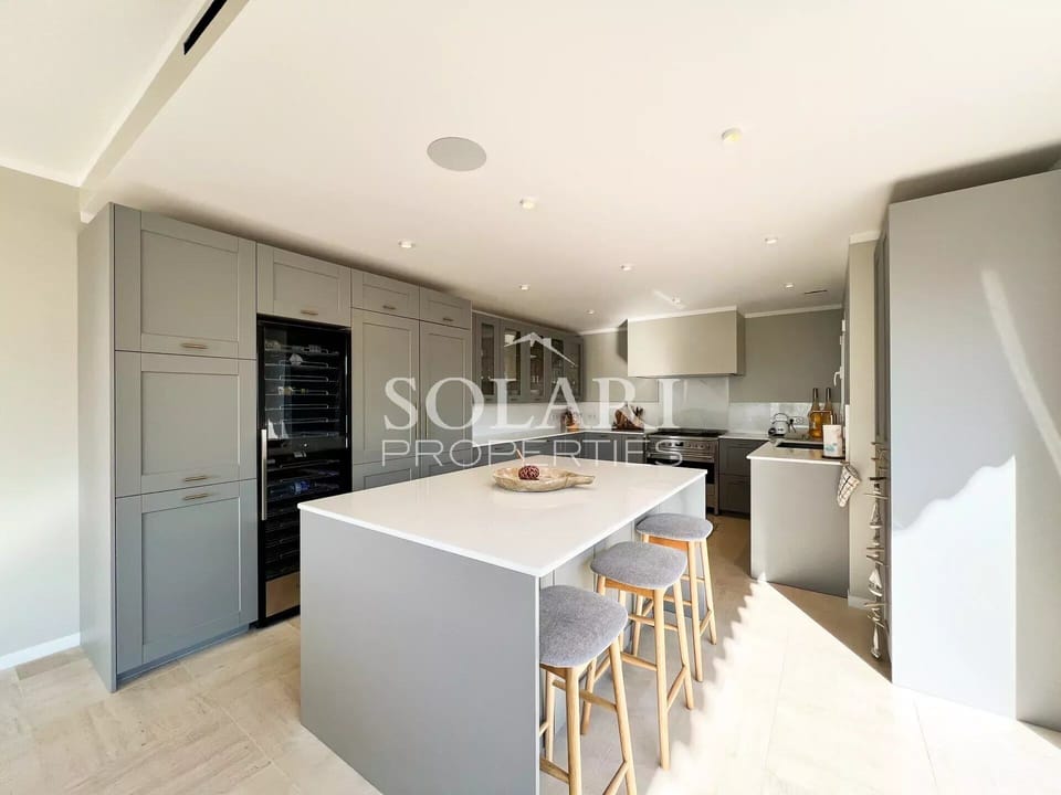 American equipped kitchen