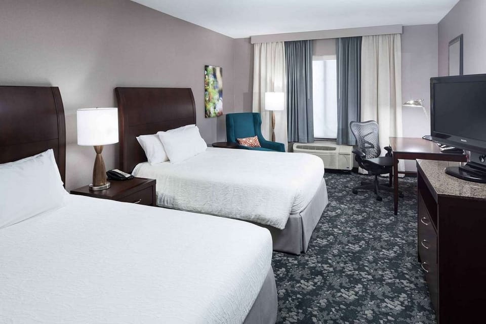 Spacious room with two beds and work desk