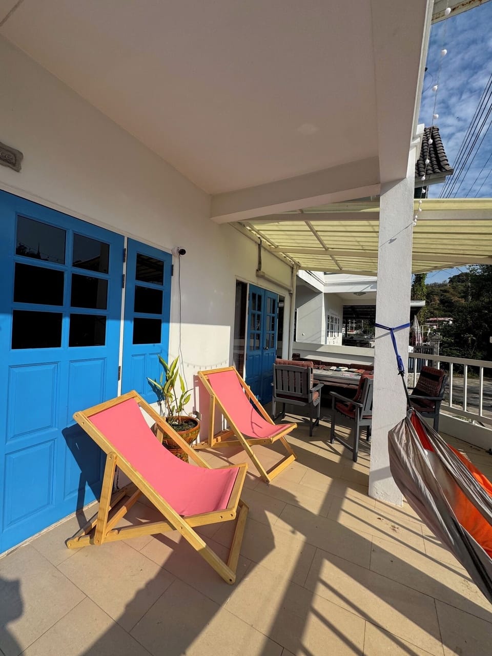 front patio/outdoor seating