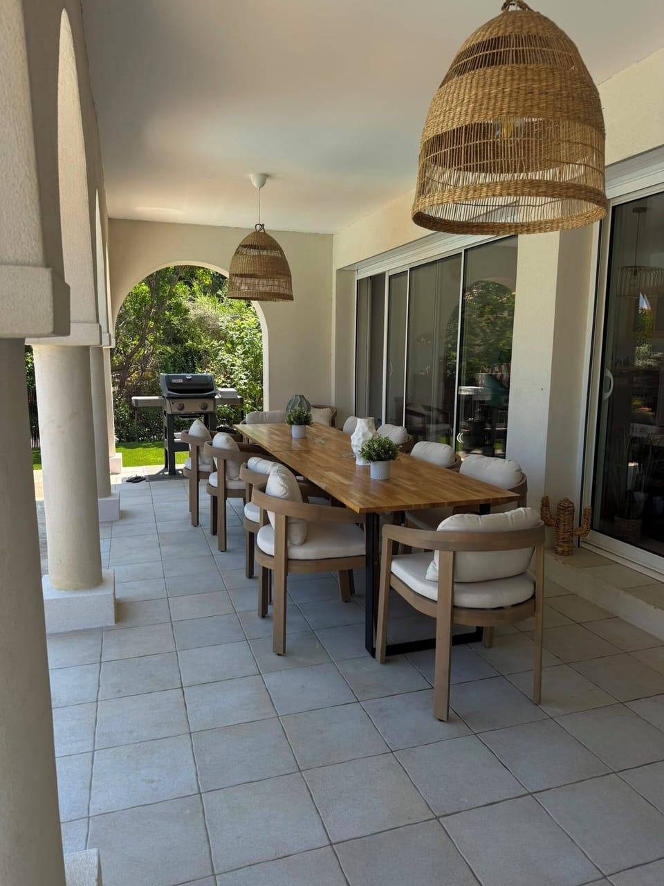 Outdoor dining