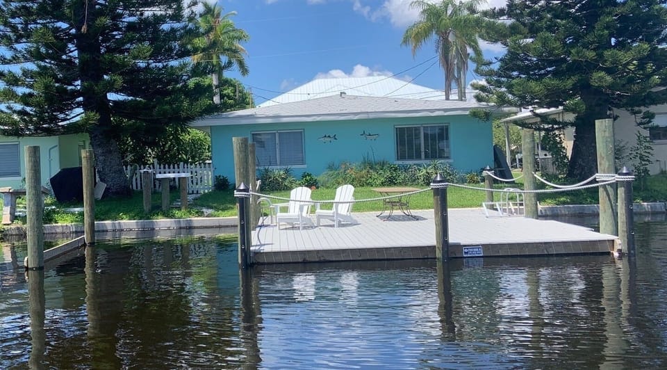 Direct Gulf access canal with slip