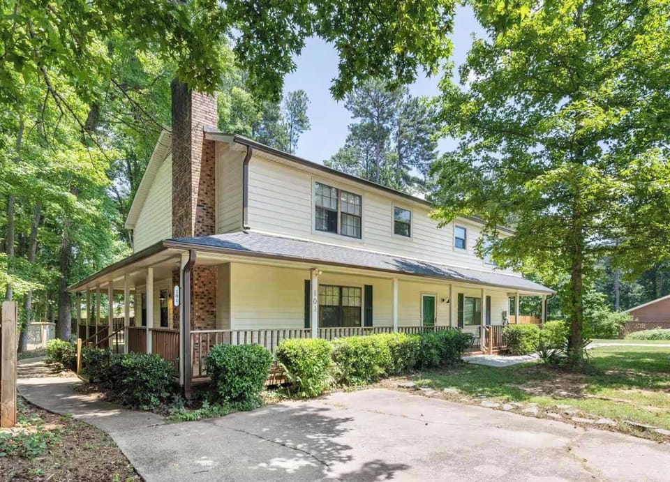 Welcome to our home! Perfect location in Matthews!
