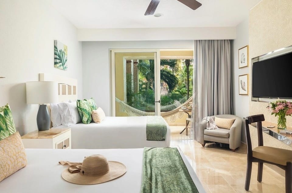 2 Queen bedroom with kitchen