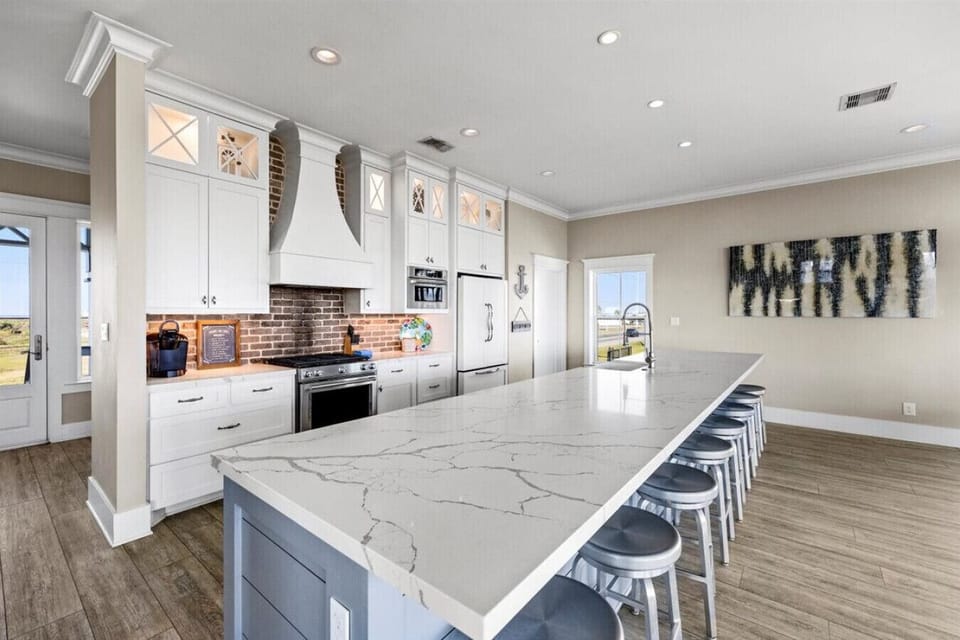 A kitchen perfect for preparing meals for the family!