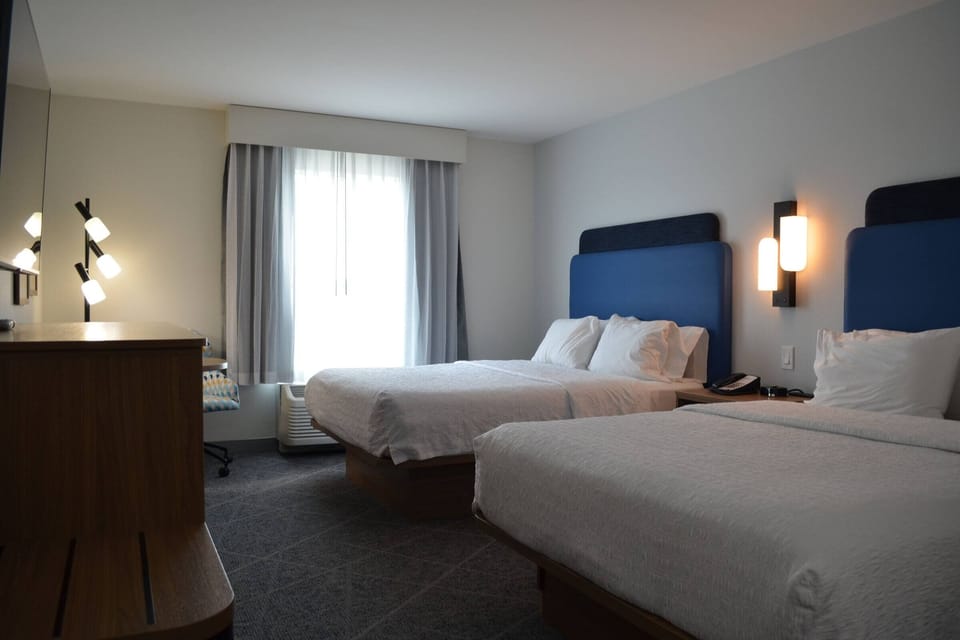 2 Queen size beds