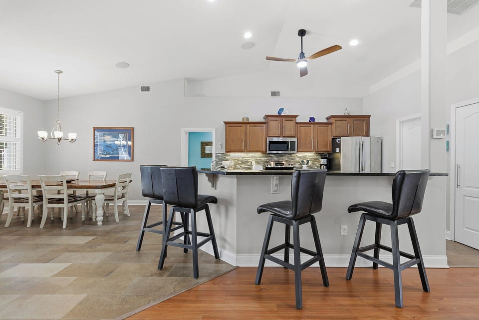 Eat-in bar seating