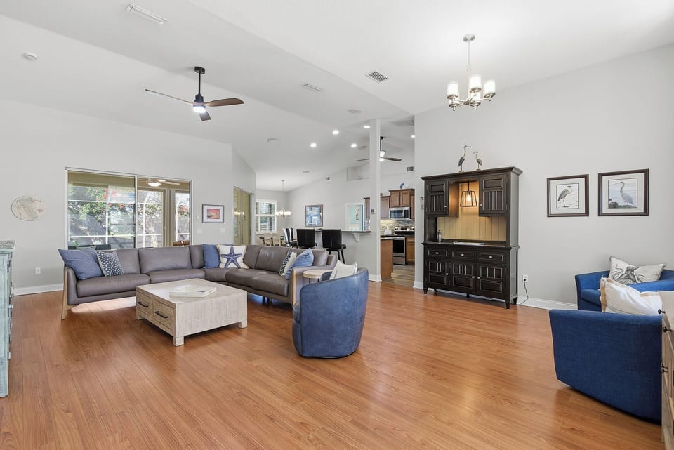 Spacious living room