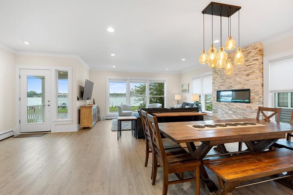 Dinning Area and Living Room
