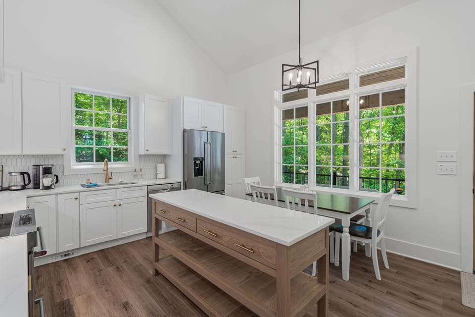 Kitchen - Seating for 6