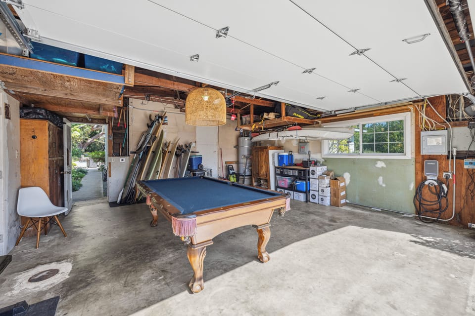 Garage / Pool Table