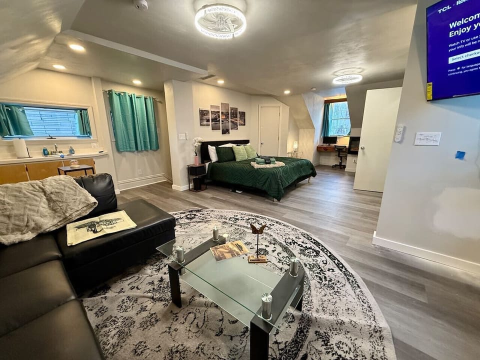 BR 3 - King Bed - Top floor