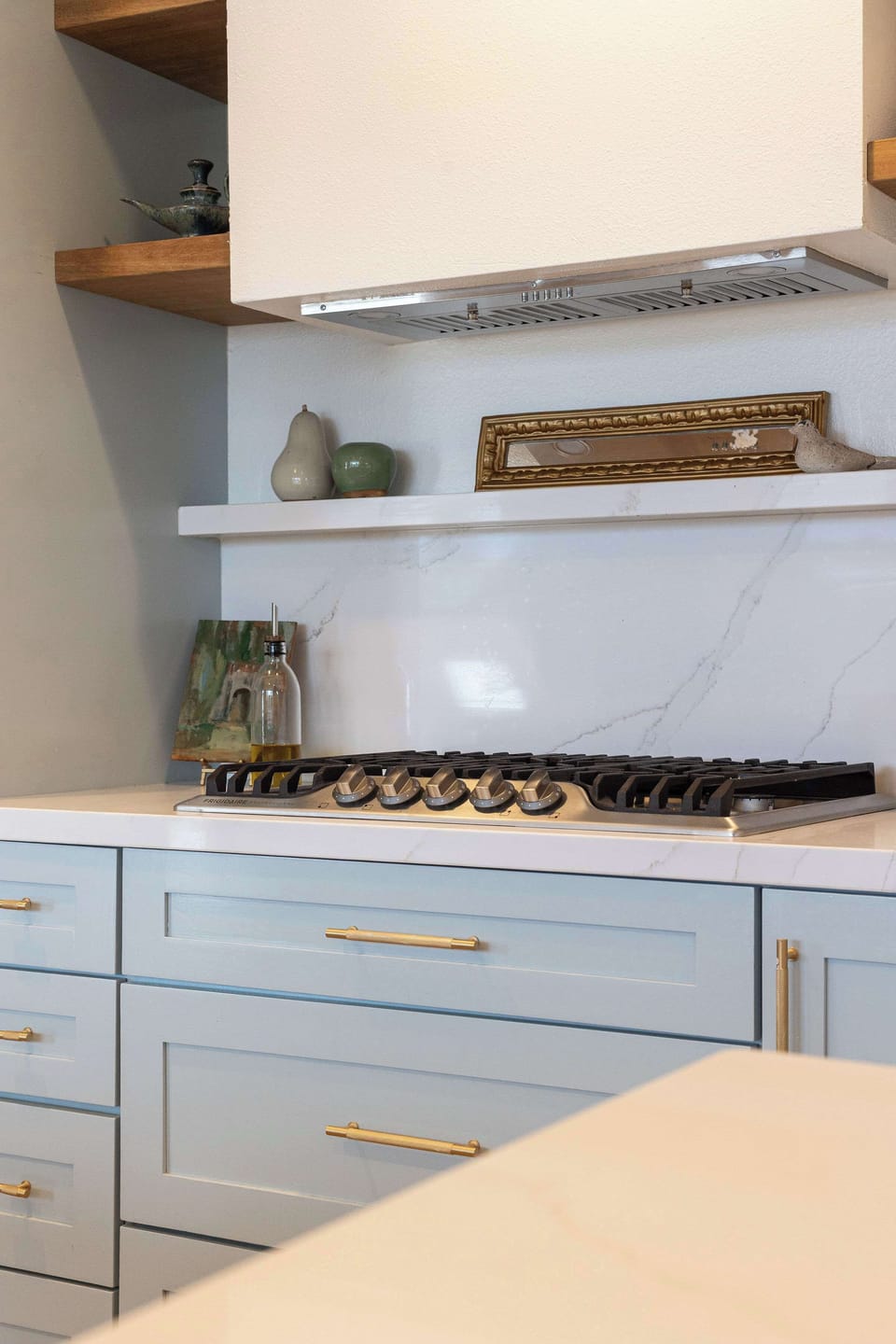 Sleek and modern cooktop with stylish finishes, perfect for preparing meals with ease. Thoughtfully designed with both function and aesthetics in mind.