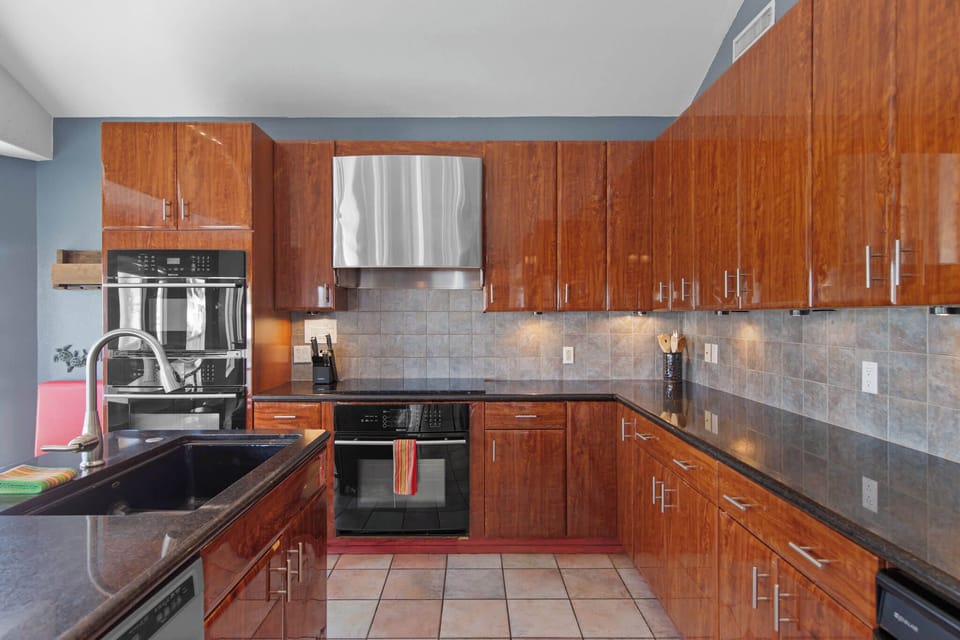 Cook for a crowd in the full island kitchen