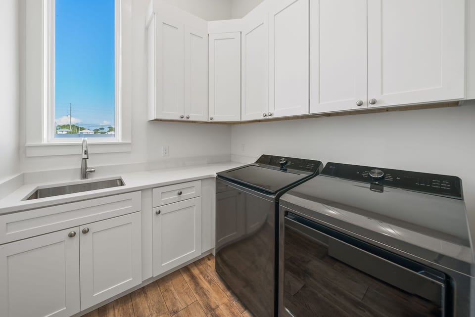 Shimmering Pearl | 1st floor laundry room