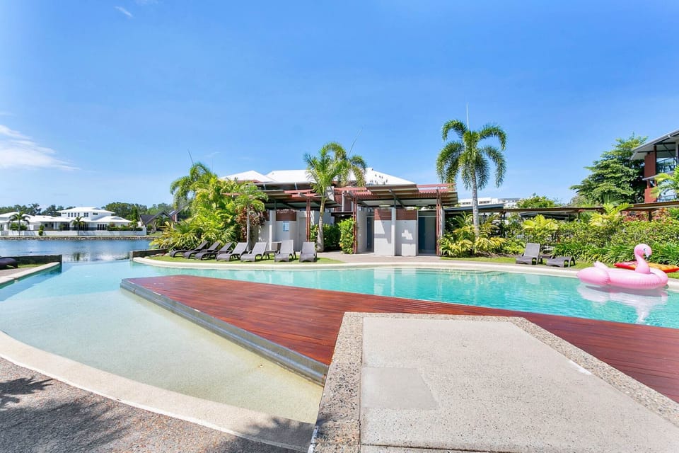 Holiday Home Swimming Pool