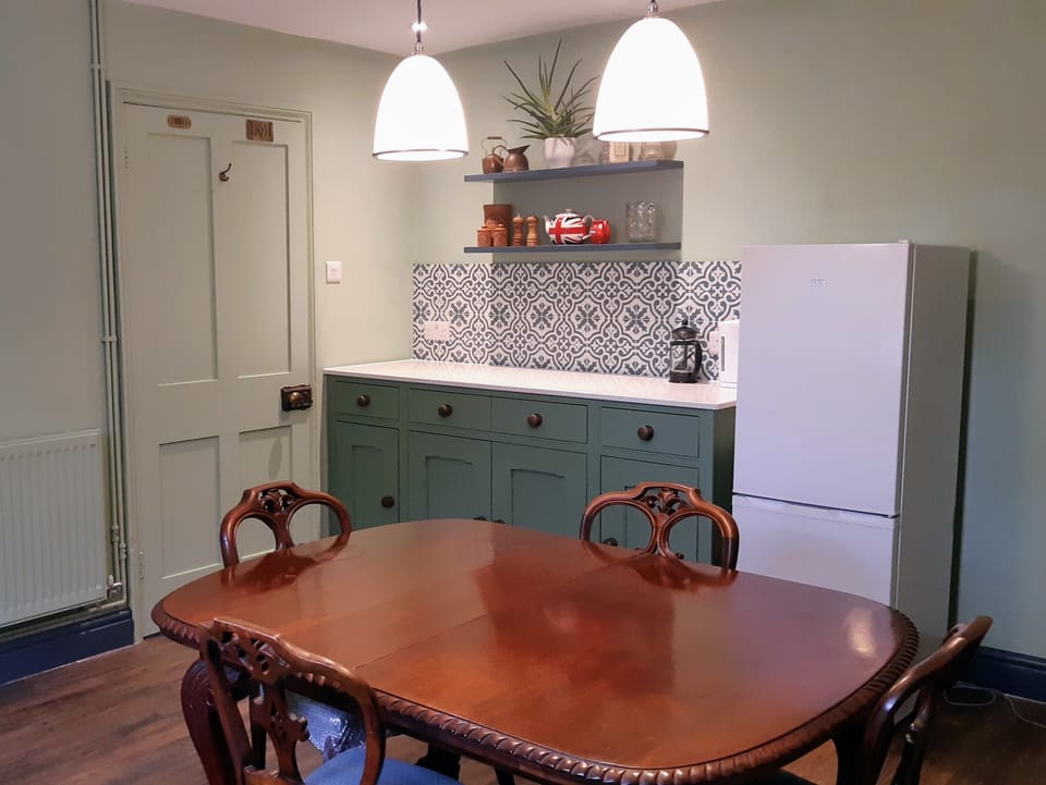 There's room for 6 for dinner in the Victorian Kitchen