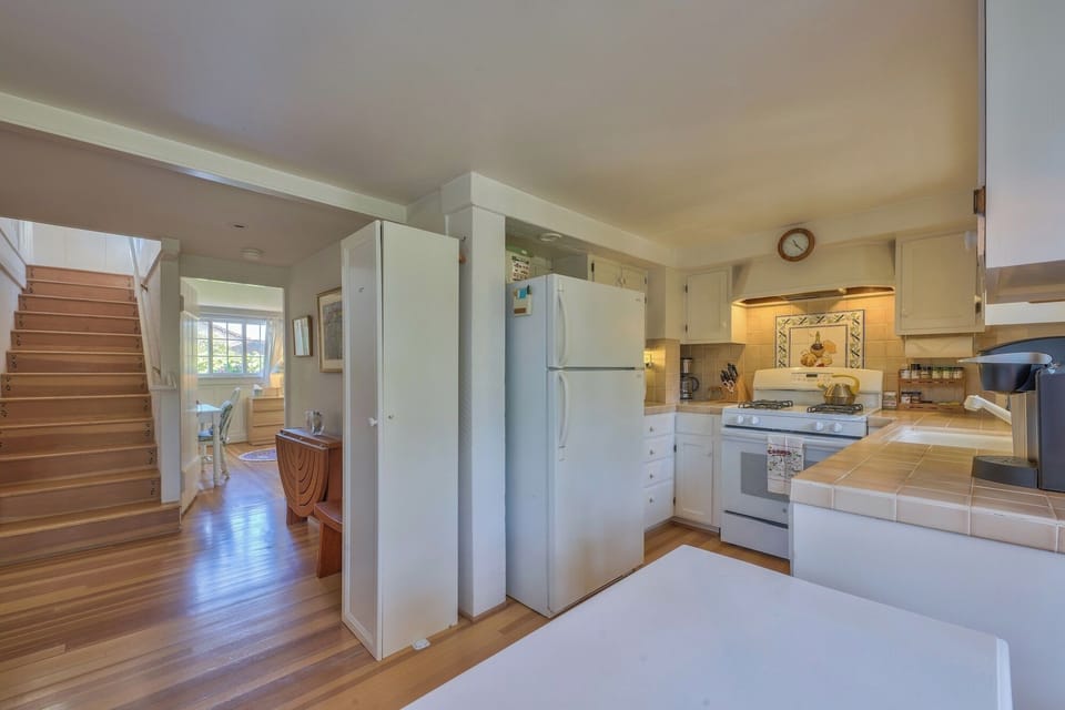 Sweet Eat-In Kitchen - Perfect for Meals, Games and Chats